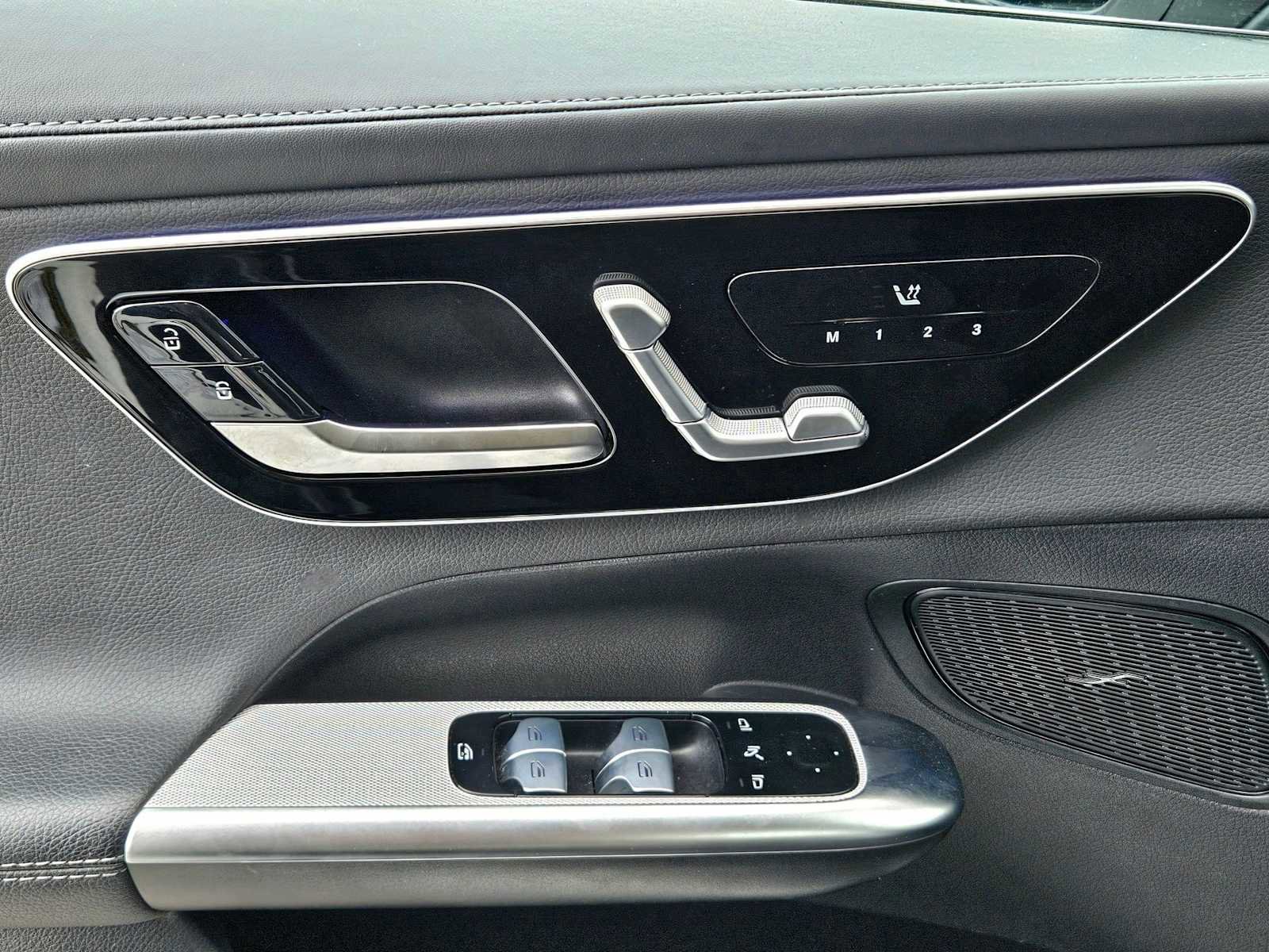 Used 2024 Mercedes-Benz GLC 300 4MATIC image 30