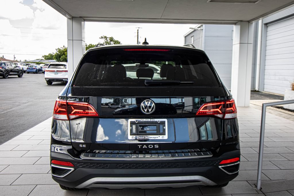 Certified 2023 Volkswagen Taos SE w/ Panoramic Sunroof Package FWD image 16