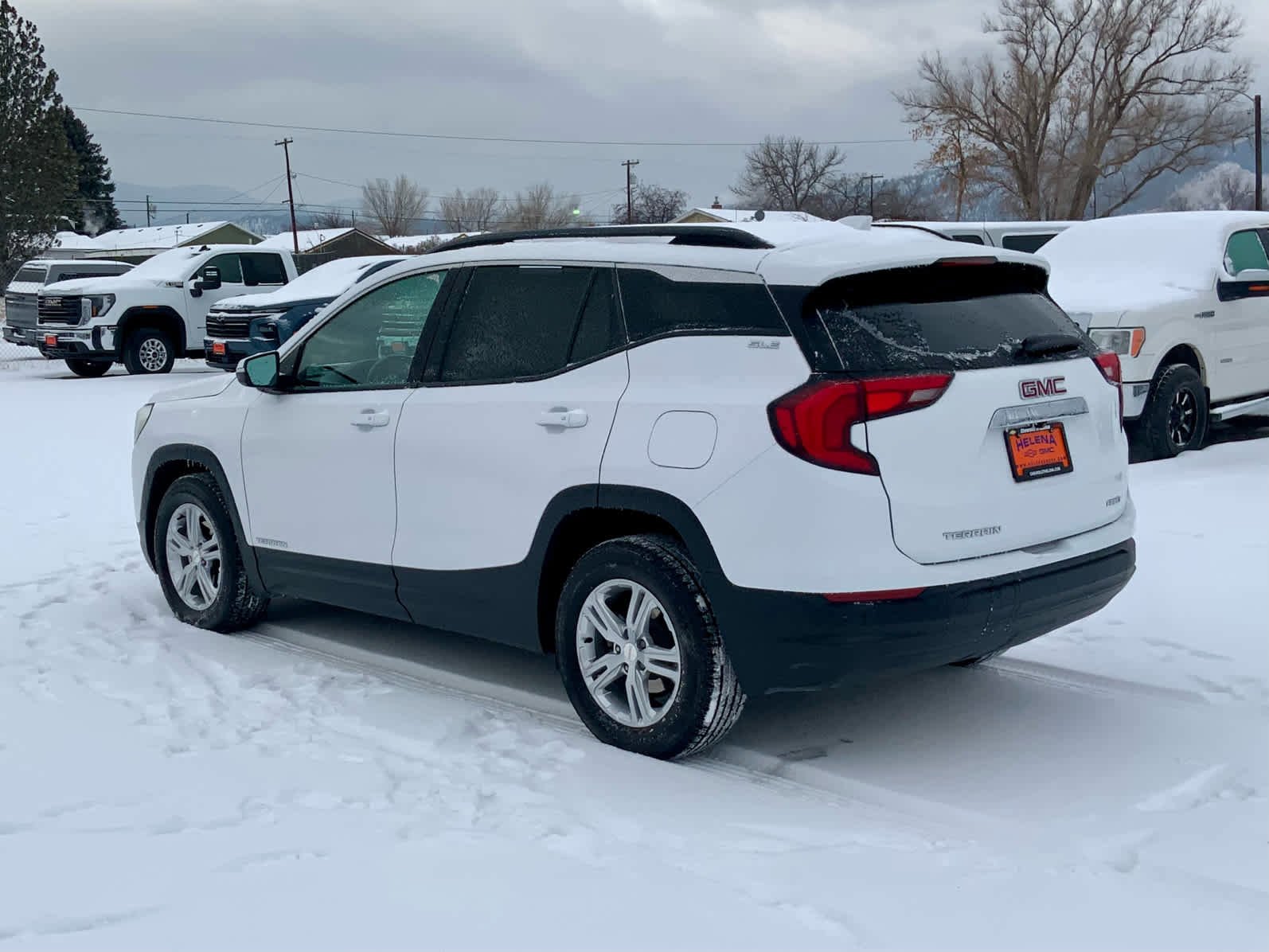 Used 2020 GMC Terrain SLE w/ Driver Convenience Package image 3