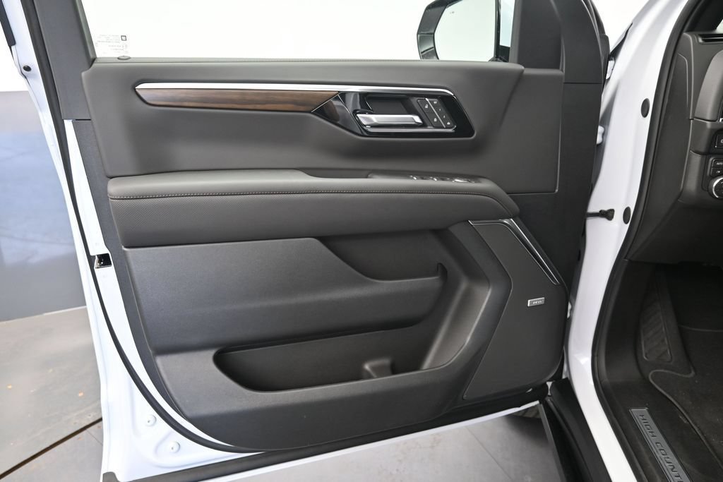 New 2026 Chevrolet Suburban High Country AWD/4WD image 18