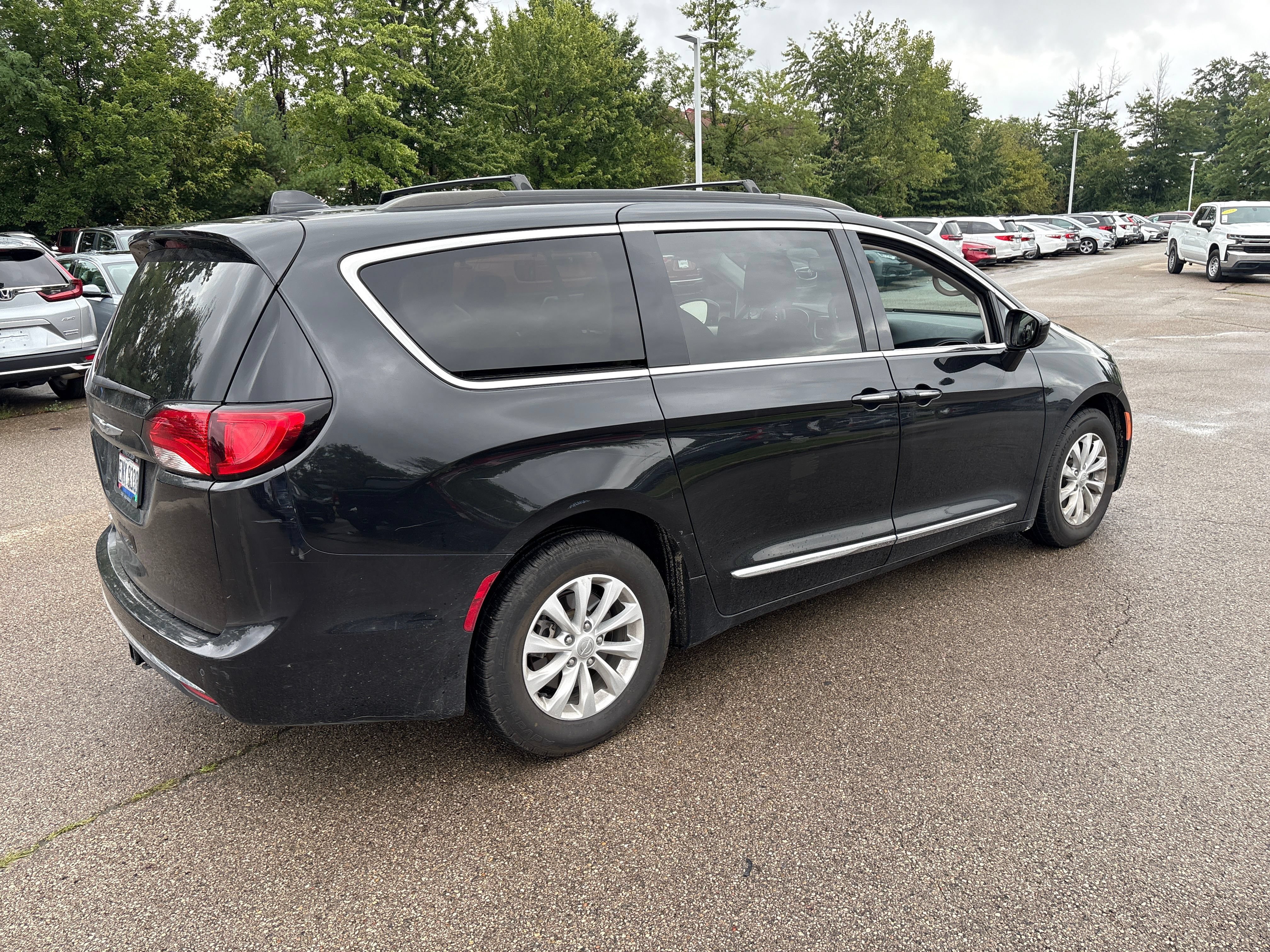 Used 2017 Chrysler Pacifica Touring-L FWD image 23