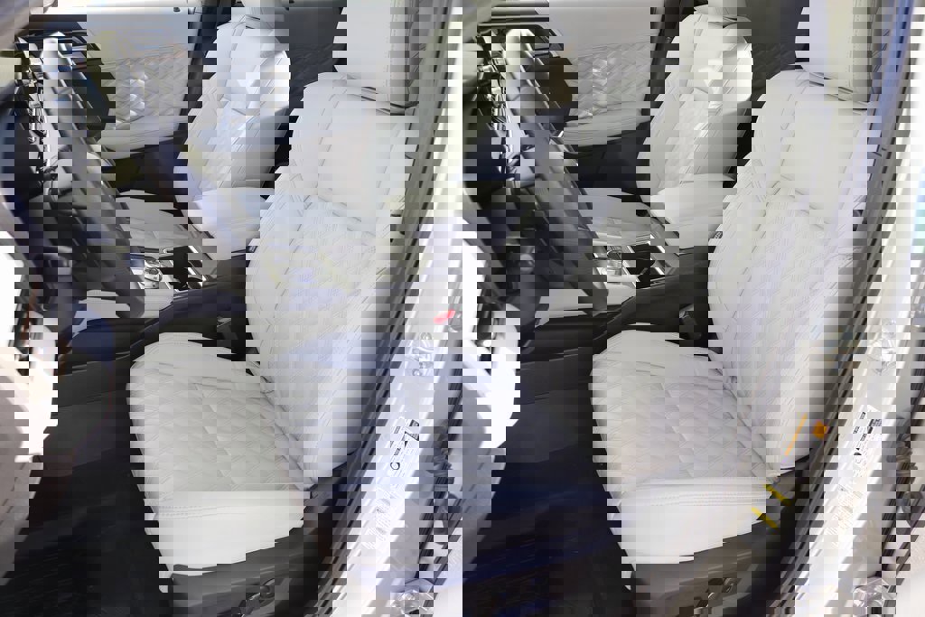 Used 2023 Mitsubishi Outlander SEL image 3