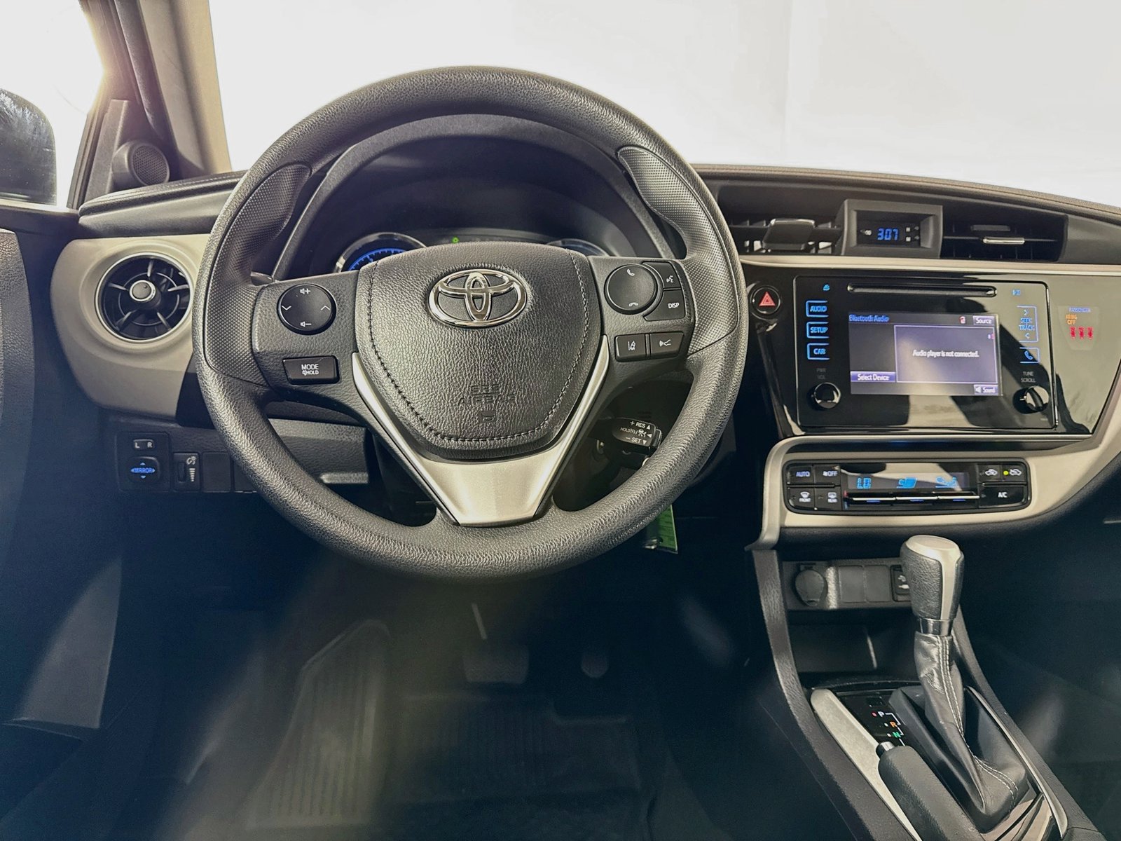 Used 2018 Toyota Corolla LE FWD image 20
