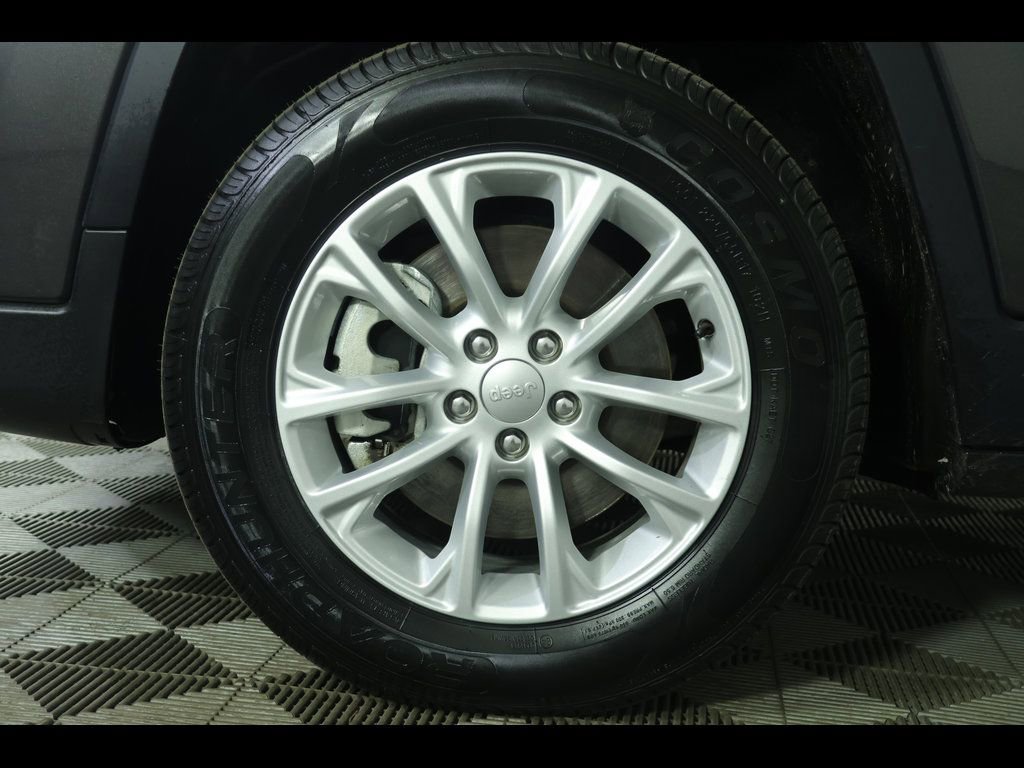 Used 2022 Jeep Cherokee Latitude Lux w/ Sun & Sound Group image 11