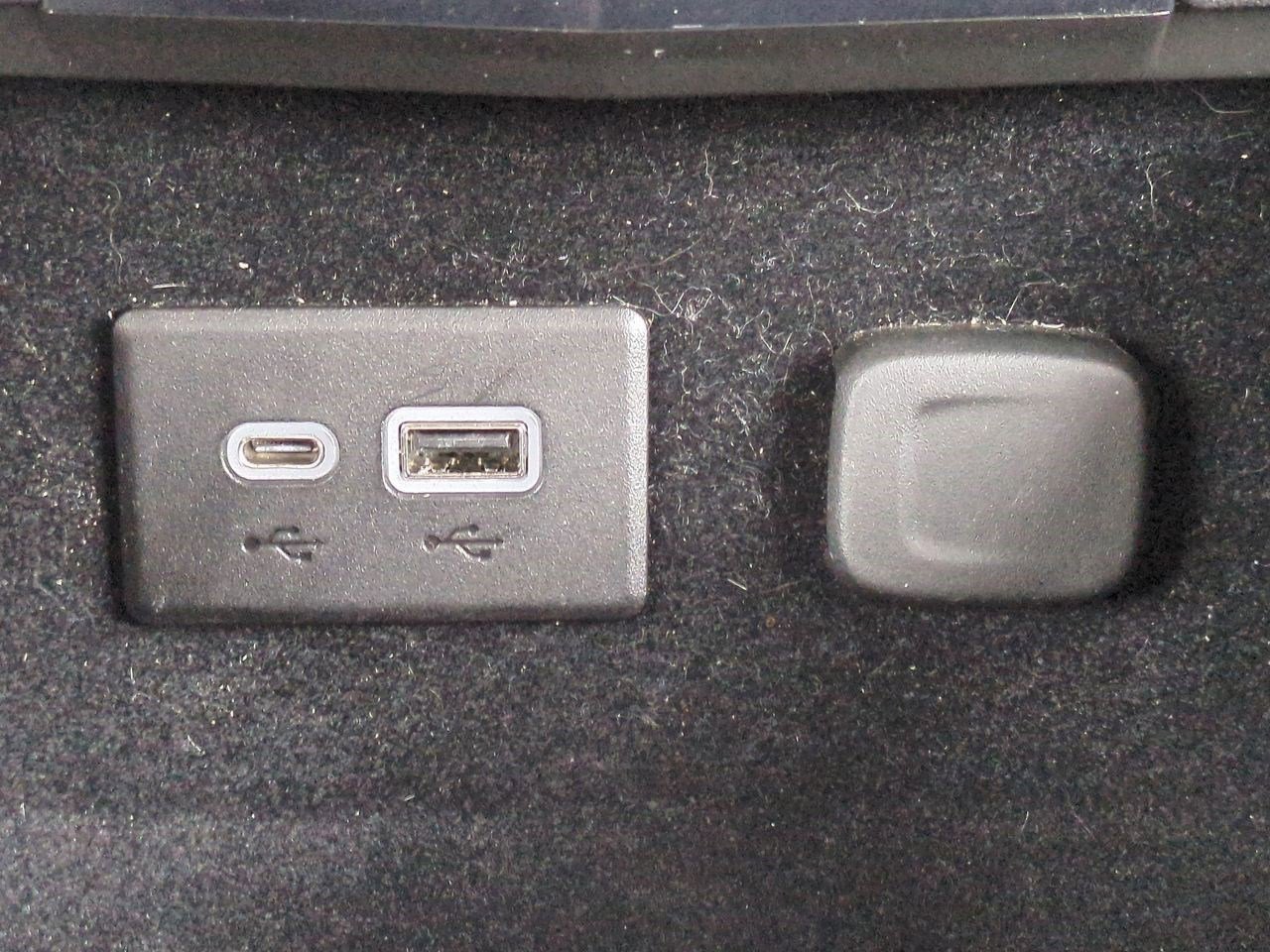 Certified 2023 Cadillac XT4 Sport w/ Cold Weather Package image 29