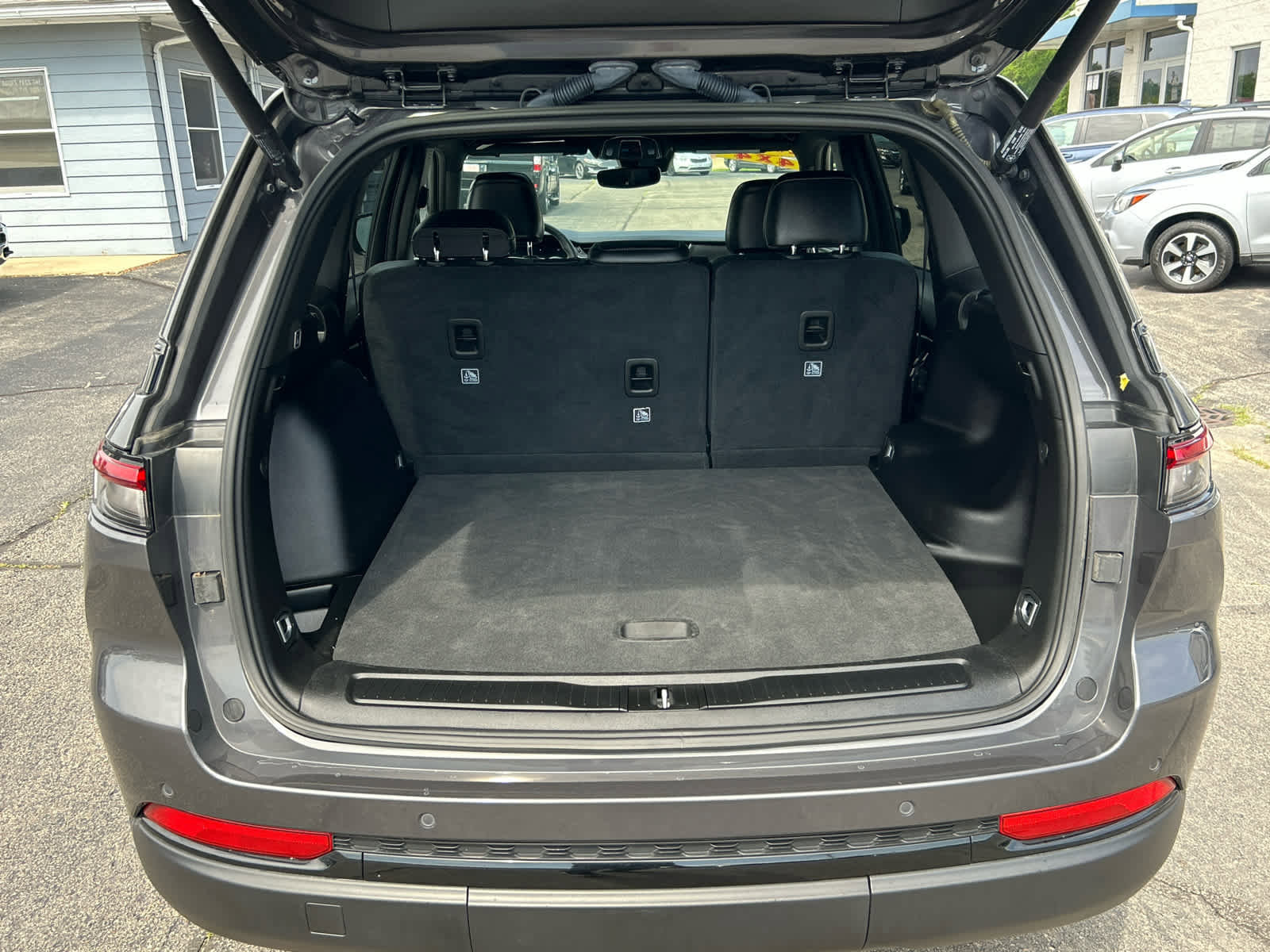 Used 2023 Jeep Grand Cherokee Altitude image 24