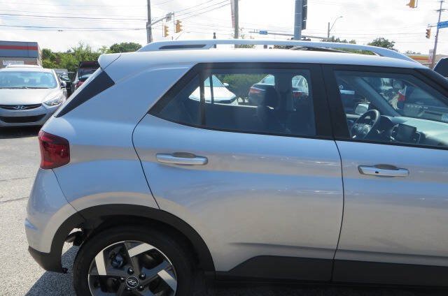 Used 2026 Hyundai Venue SEL FWD image 45