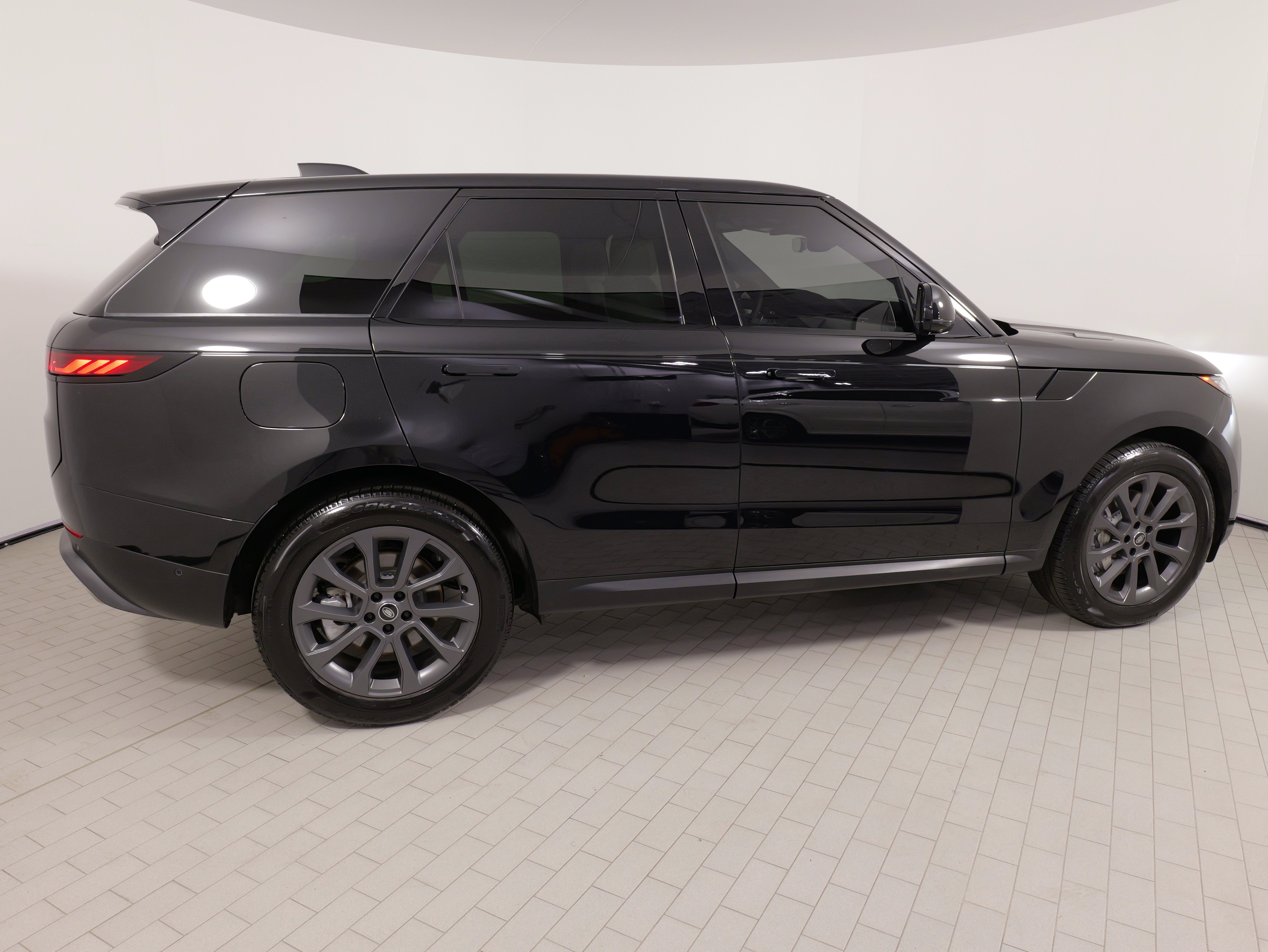 Used 2025 Land Rover Range Rover Sport AWD/4WD image 10
