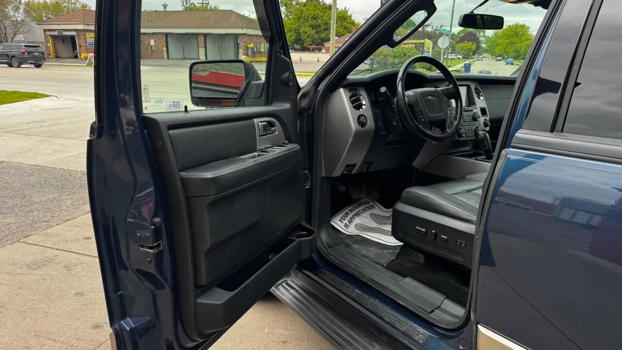 Used 2017 Ford Expedition EL XLT w/ Equipment Group 202A AWD/4WD image 12
