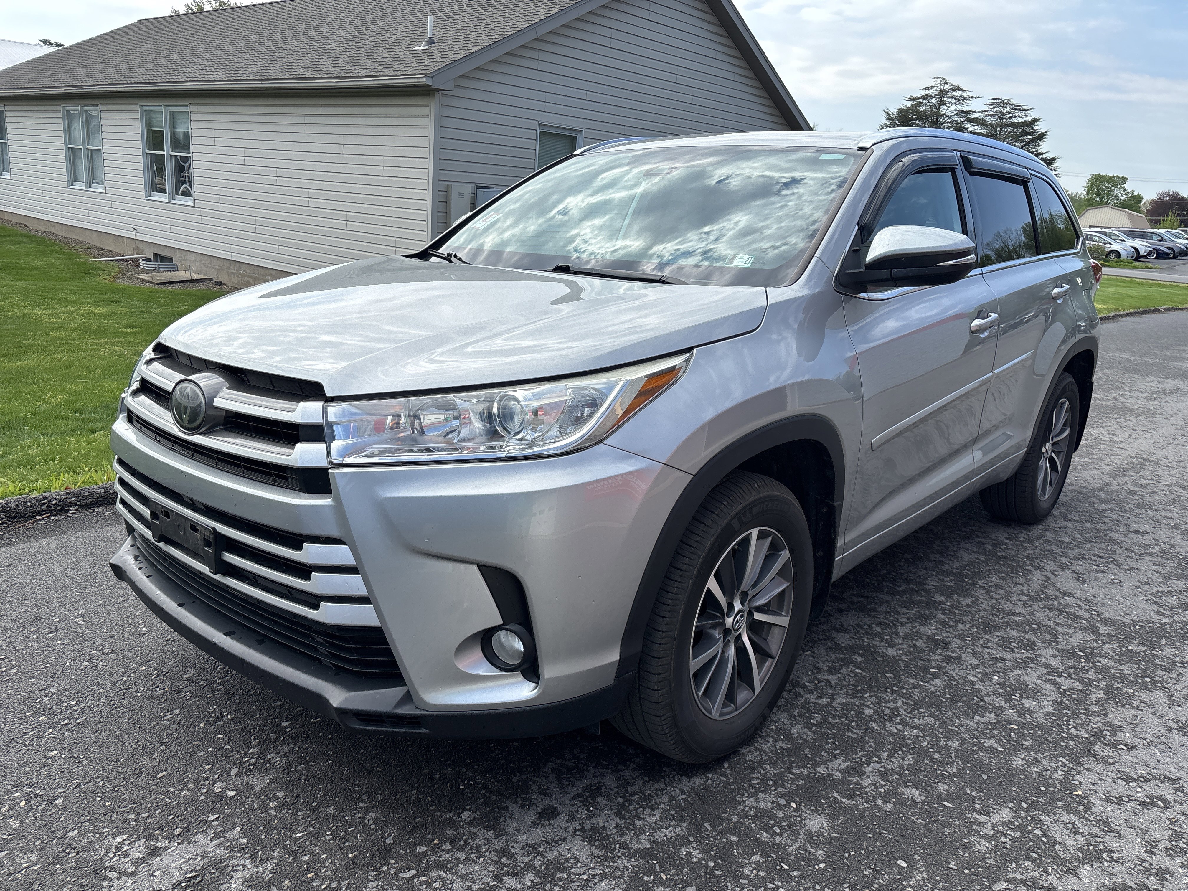 Used 2018 Toyota Highlander XLE AWD/4WD image 7