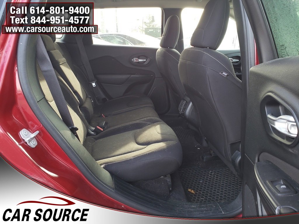Used 2016 Jeep Cherokee Latitude w/ Cold Weather Group image 27