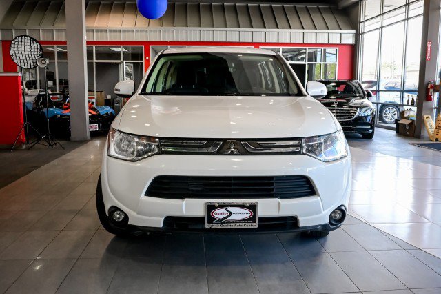 Used 2014 Mitsubishi Outlander SE AWD/4WD image 2