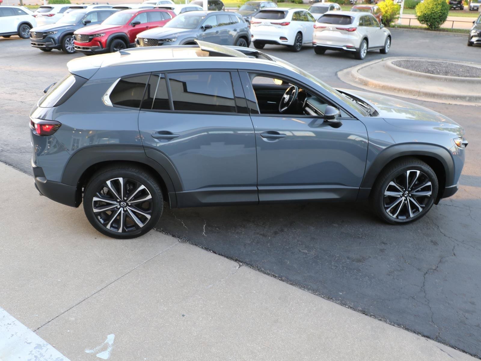 Certified 2025 MAZDA CX-50 AWD 2.5 S w/ Premium Plus Pkg image 5