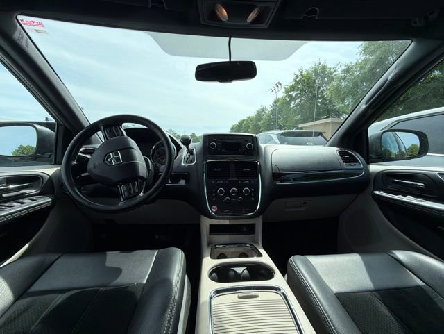 Used 2017 Dodge Grand Caravan SXT FWD image 22