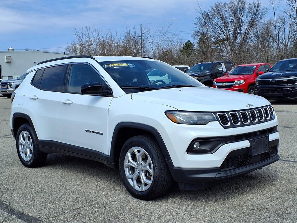 Used 2024 Jeep Compass Latitude image 3