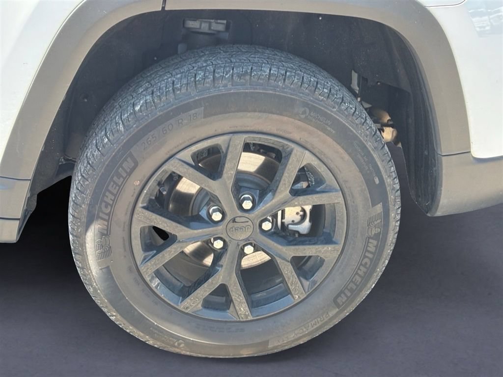 Used 2024 Jeep Grand Cherokee Altitude RWD image 5