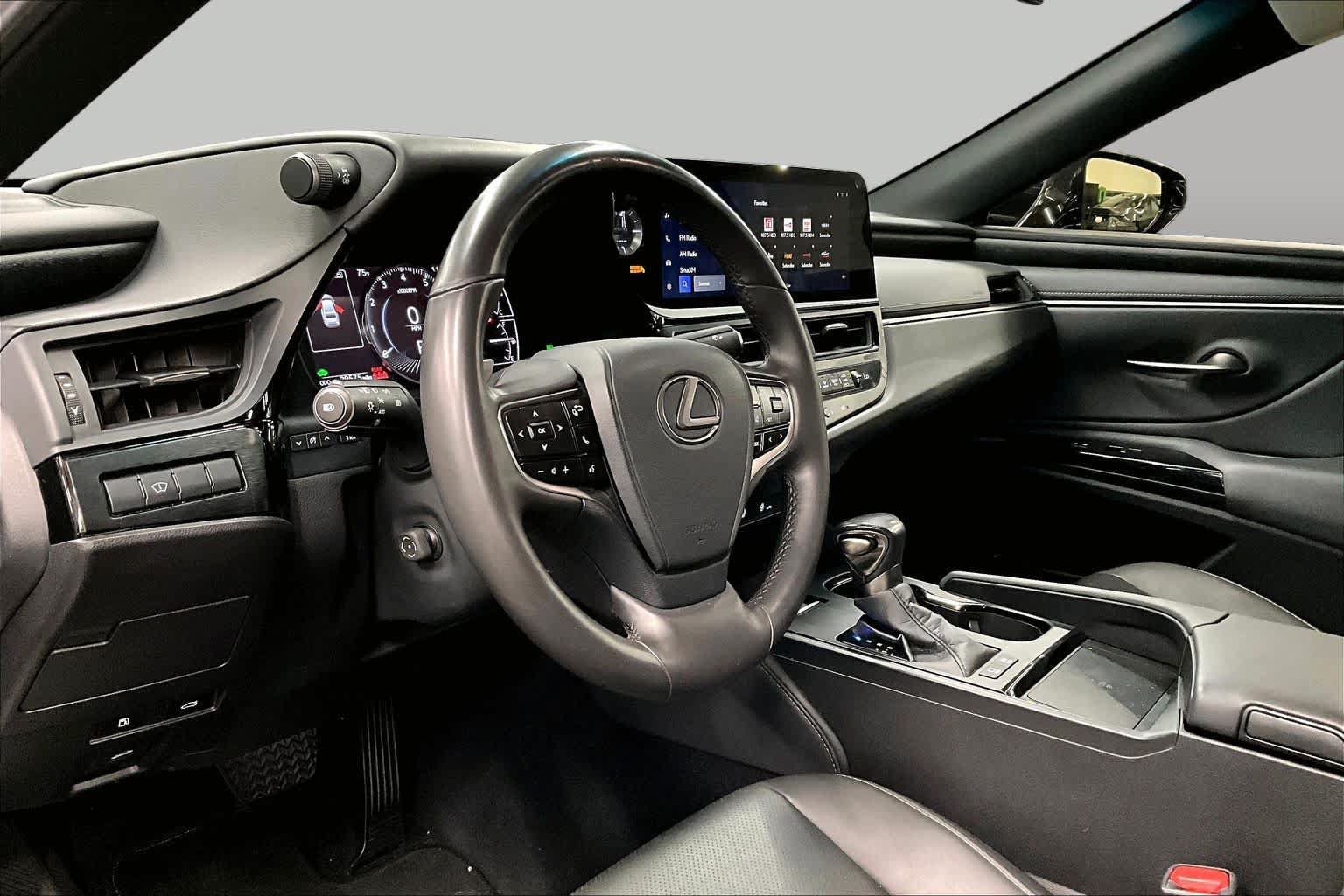 Used 2024 Lexus ES 300h w/ Premium Package FWD image 17