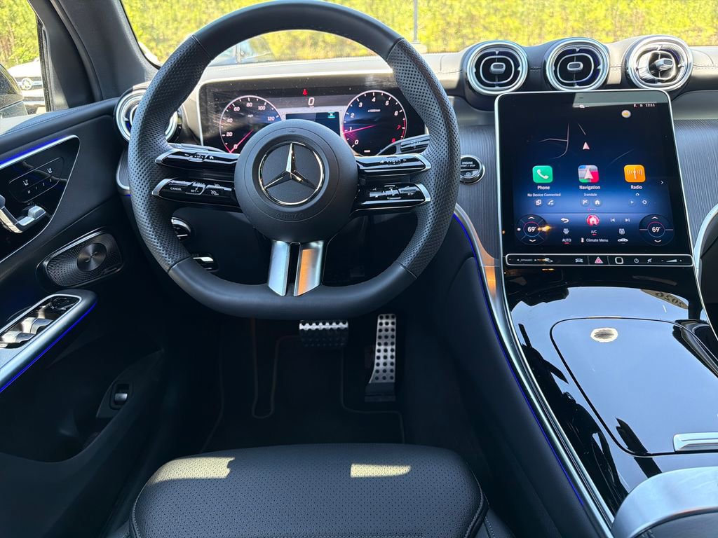 Used 2026 Mercedes-Benz GLC 300 image 2
