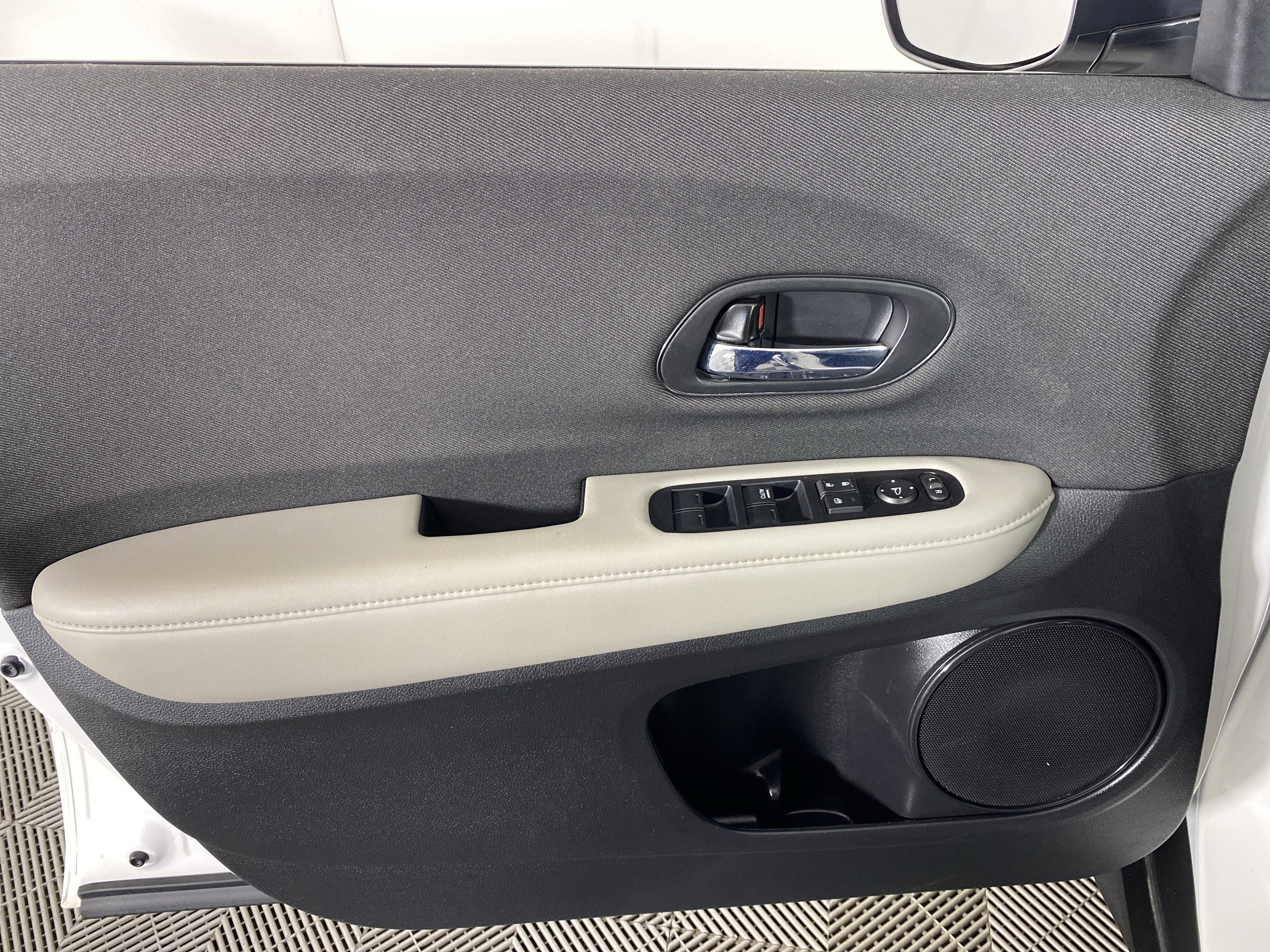 Used 2022 Honda HR-V LX image 13