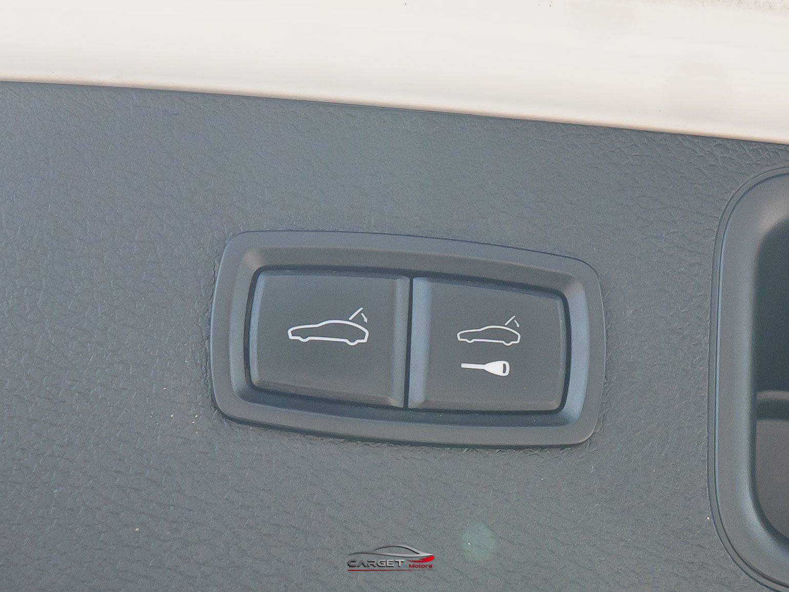 Used 2018 Porsche Macan AWD/4WD image 52
