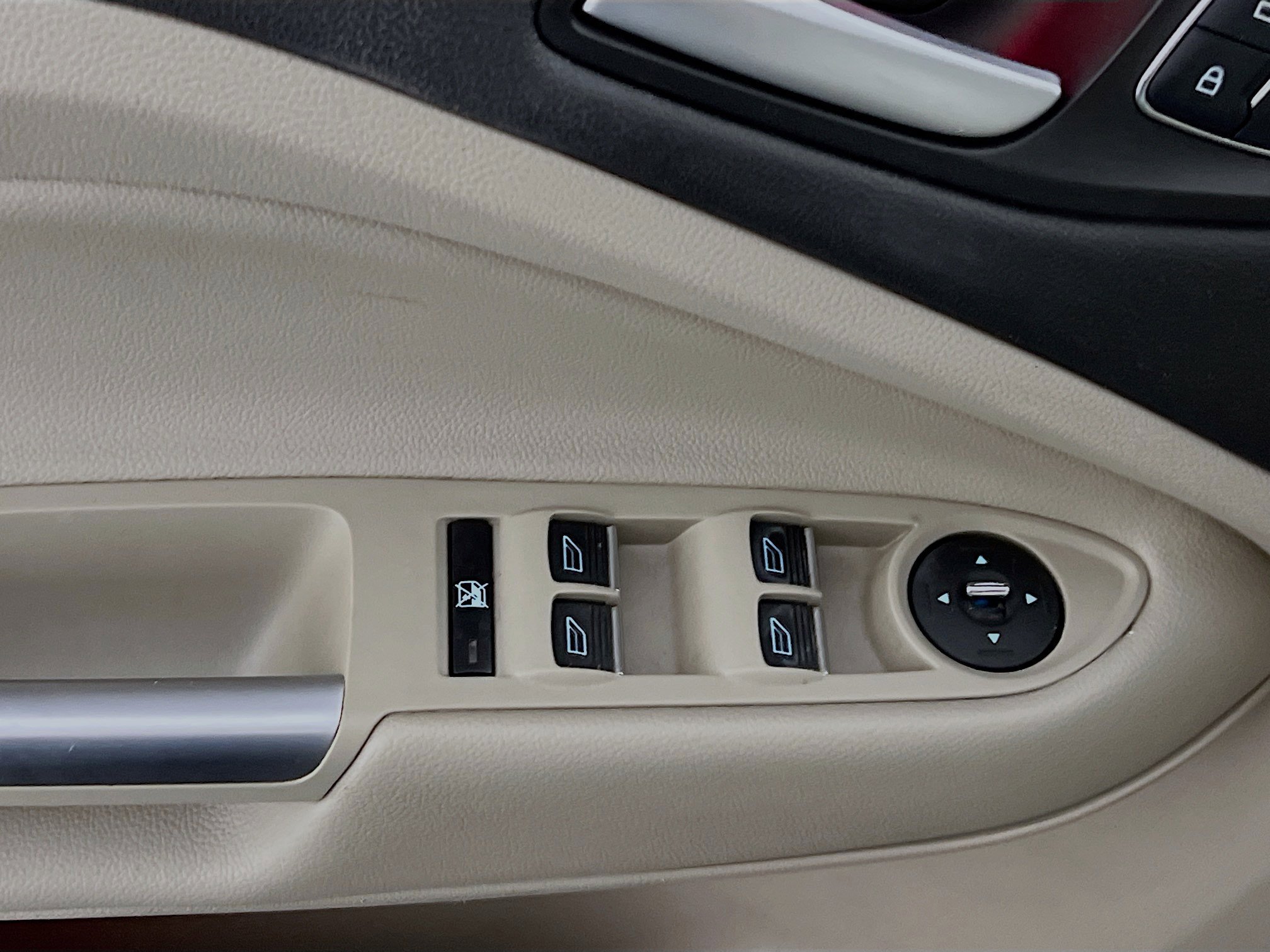 Used 2015 Ford Escape Titanium image 17