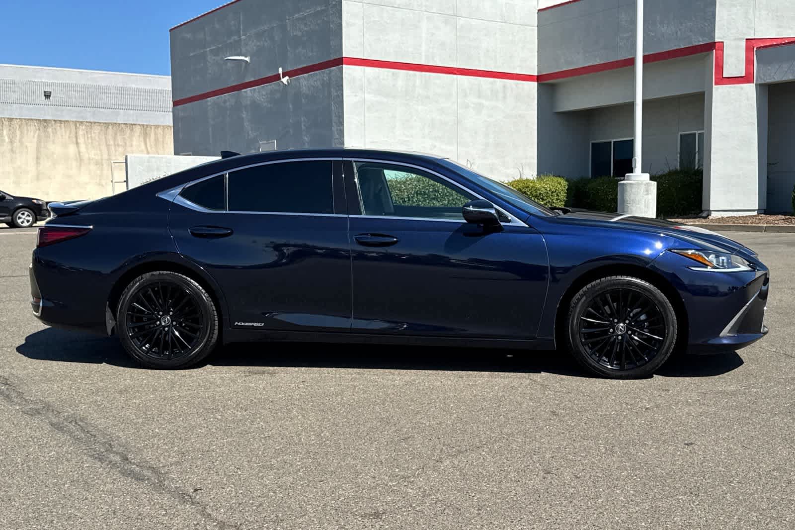 Used 2022 Lexus ES 300h w/ Premium Package FWD image 6