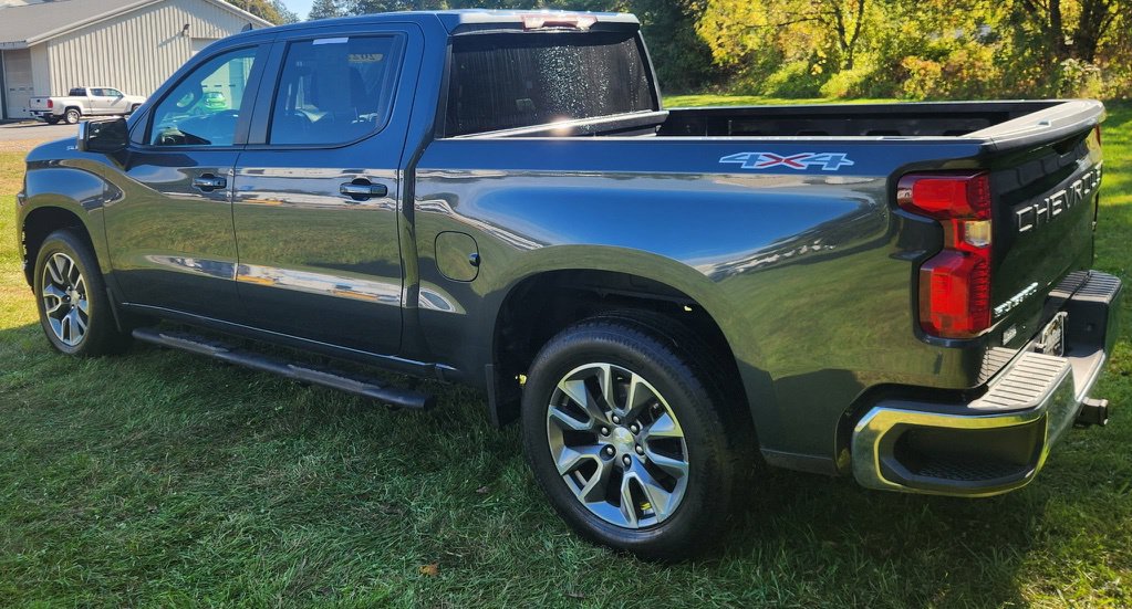 Used 2022 Chevrolet Silverado 1500 LT AWD/4WD image 6