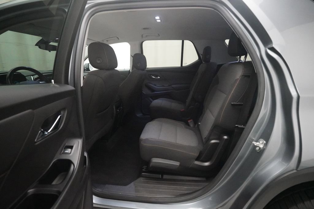 Used 2018 Chevrolet Traverse LT image 16
