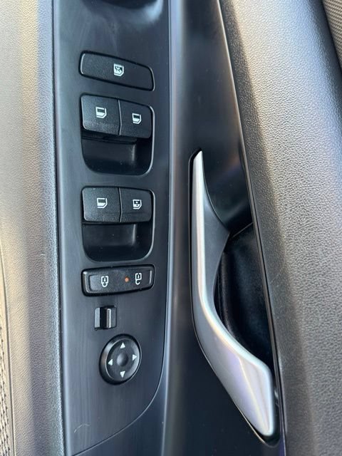 Used 2025 Hyundai Elantra Limited FWD image 8