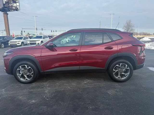 Used 2025 Chevrolet Trax LT w/ LT Convenience Package image 5