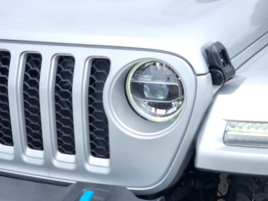 Used 2022 Jeep Wrangler Unlimited Sahara w/ Cold Weather Group AWD/4WD image 10