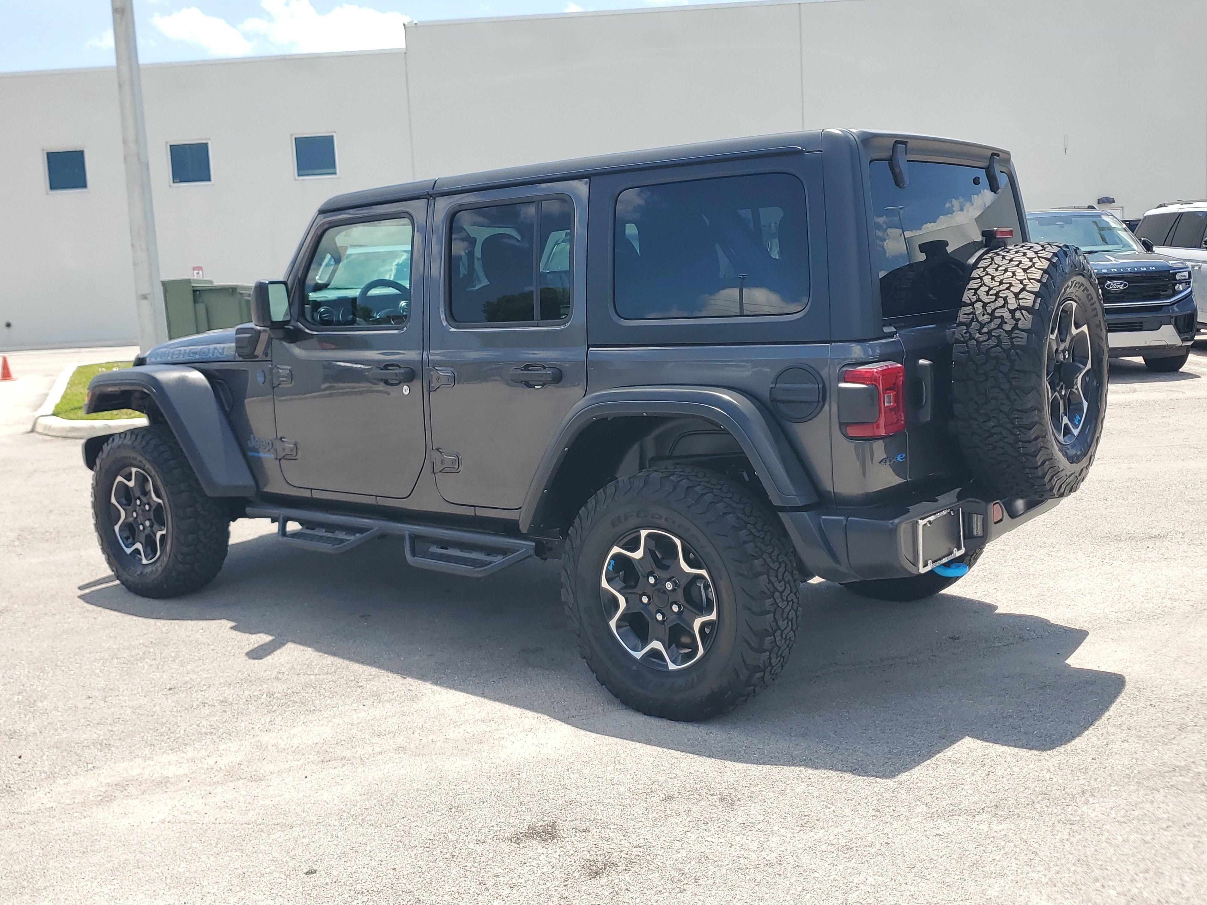 Used 2023 Jeep Wrangler Unlimited Rubicon 4xe AWD/4WD image 7
