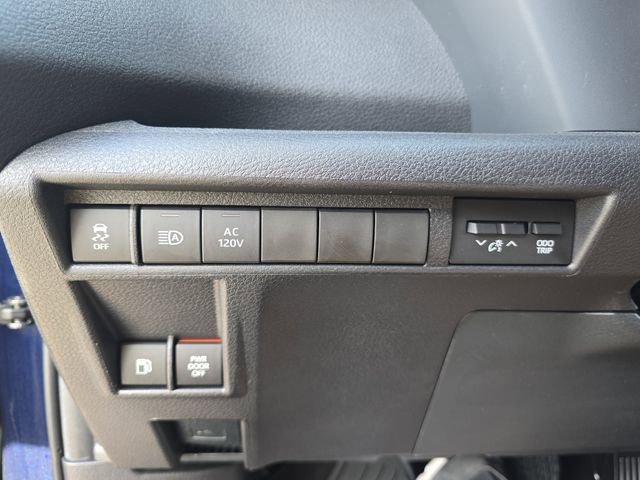 Used 2025 Toyota Sienna Limited image 27