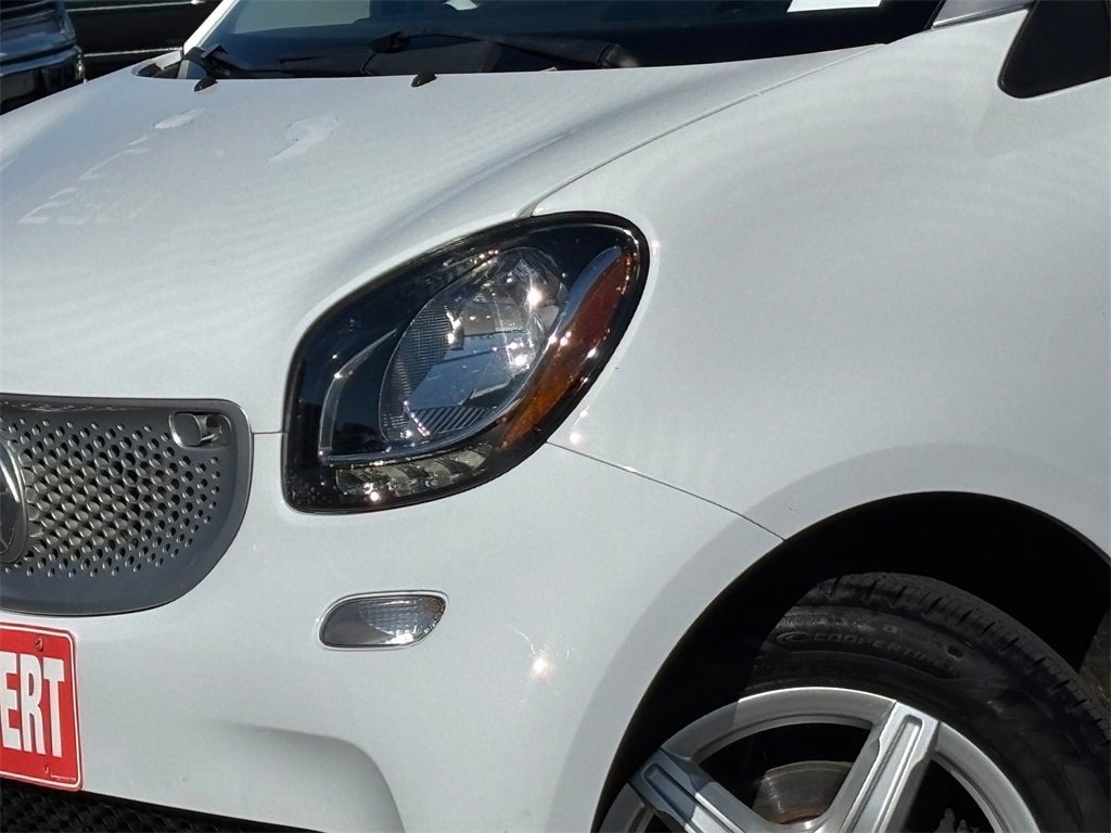 Used 2016 smart fortwo pure image 3