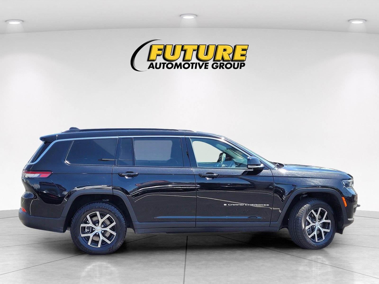 Used 2024 Jeep Grand Cherokee L Limited w/ Luxury Tech Group II AWD/4WD image 9