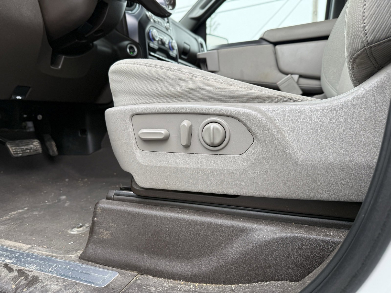 Used 2019 GMC Sierra 1500 SLE w/ SLE Value Package image 17