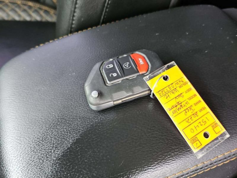 Used 2022 Jeep Wrangler Unlimited Sahara AWD/4WD image 9