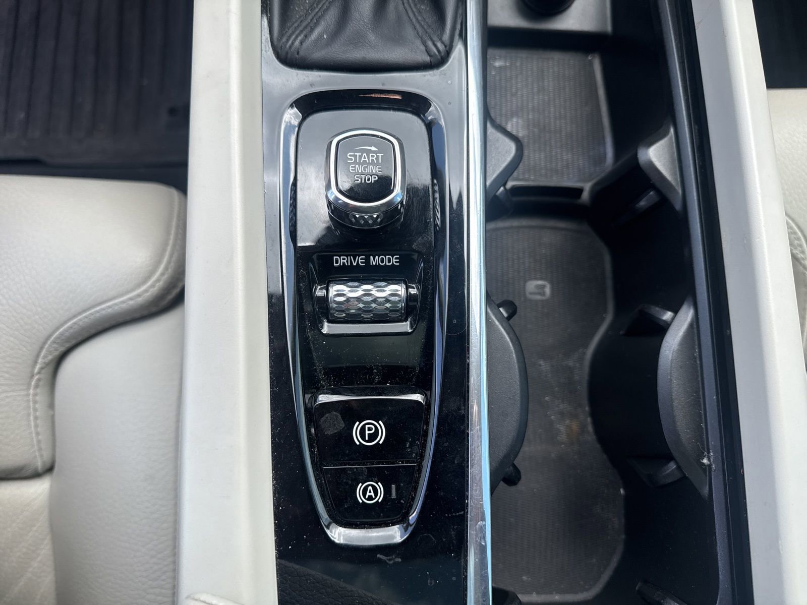 Used 2020 Volvo XC60 T6 Inscription w/ Protection Package Premier image 19