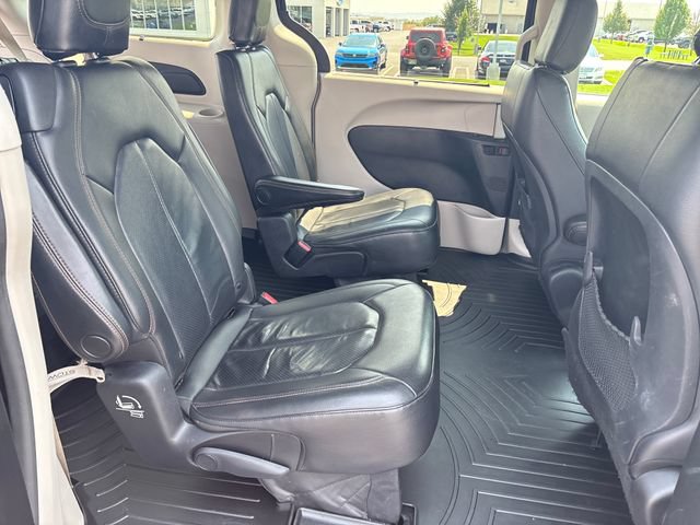 Used 2019 Chrysler Pacifica Touring-L FWD image 25