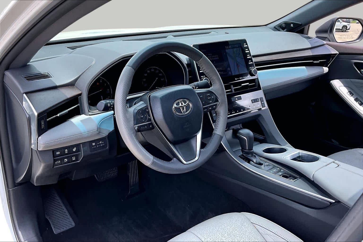 Used 2019 Toyota Avalon Limited FWD image 18