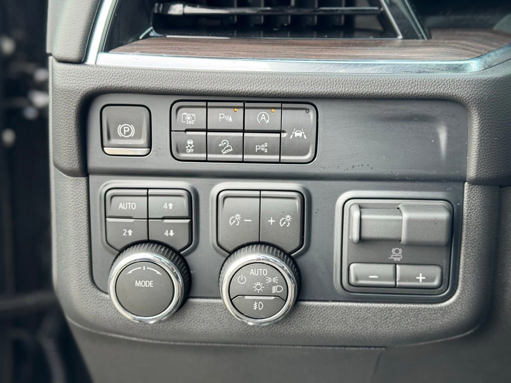 Used 2026 Chevrolet Suburban Z71 w/ Comfort Package AWD/4WD image 21