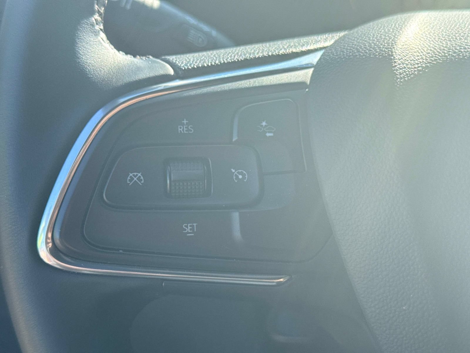 Used 2025 Buick Envista Sport Touring w/ Convenience II Package FWD image 21