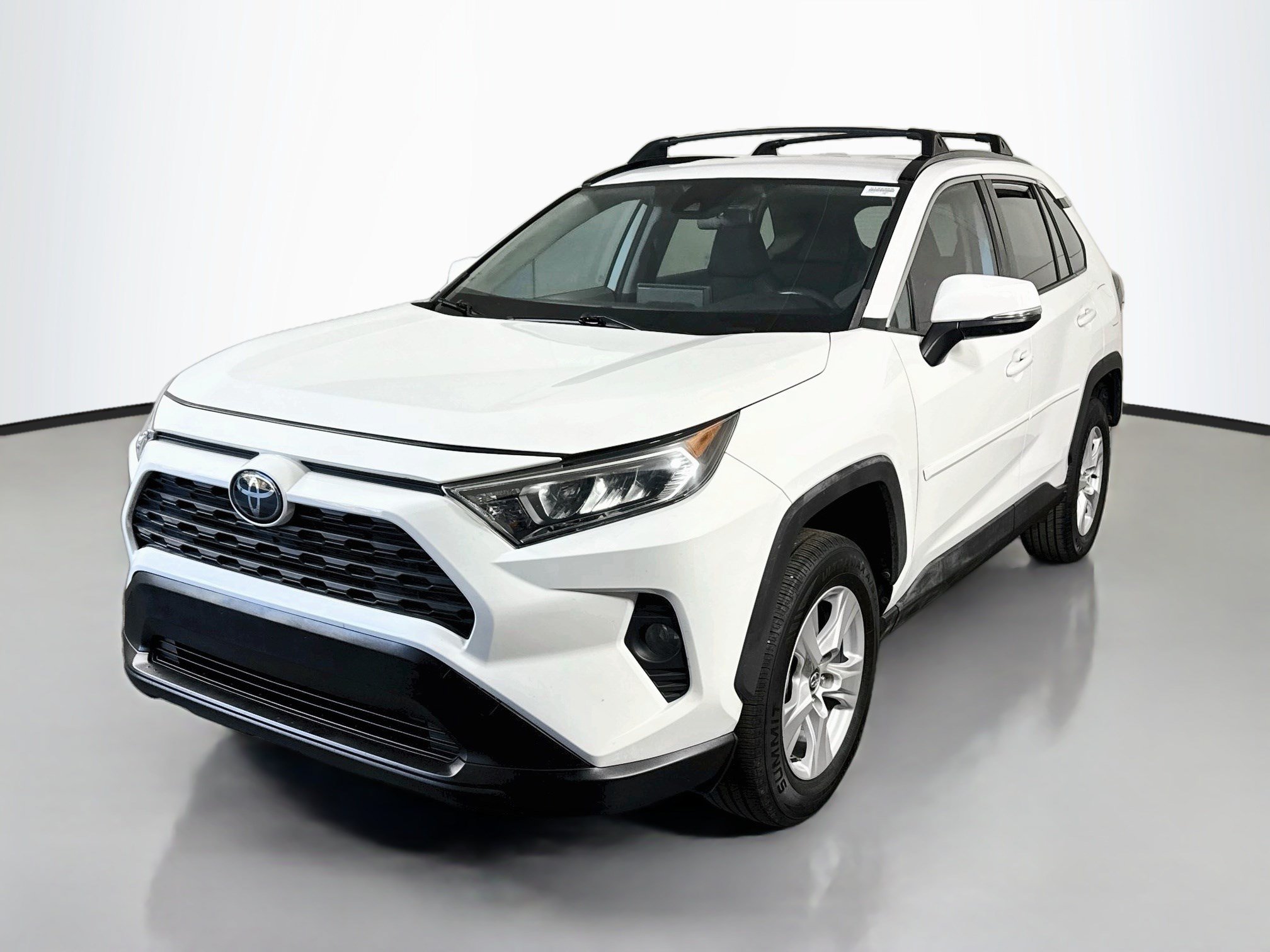 Used 2020 Toyota RAV4 XLE w/ Carpet Mat Package AWD/4WD image 4