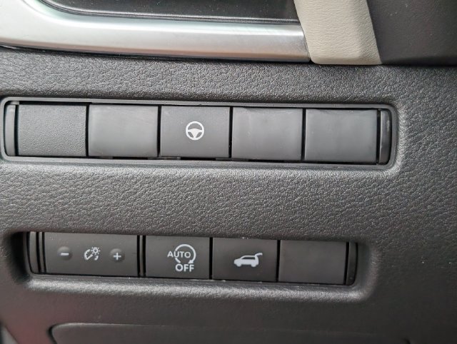 Used 2025 Nissan Rogue SV AWD/4WD image 21