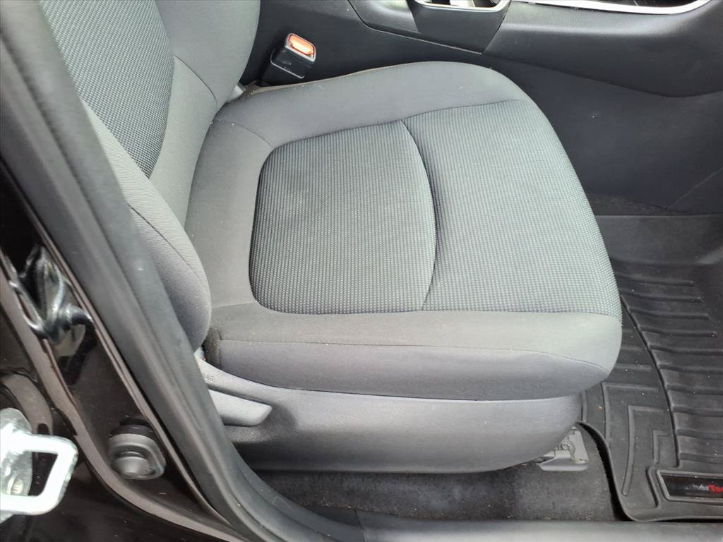Used 2021 Toyota RAV4 LE AWD/4WD image 18