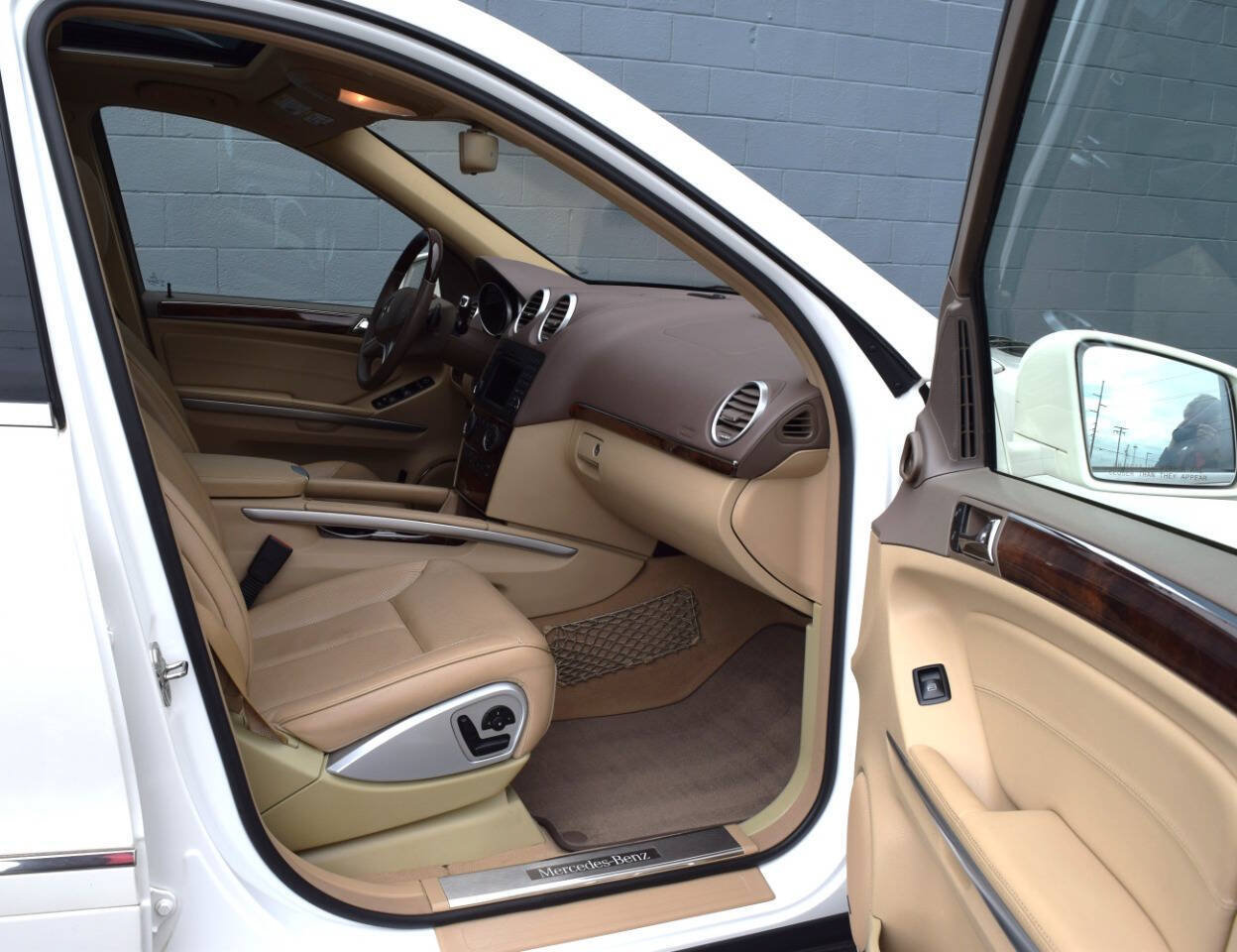 Used 2011 Mercedes-Benz GL 550 4MATIC image 34