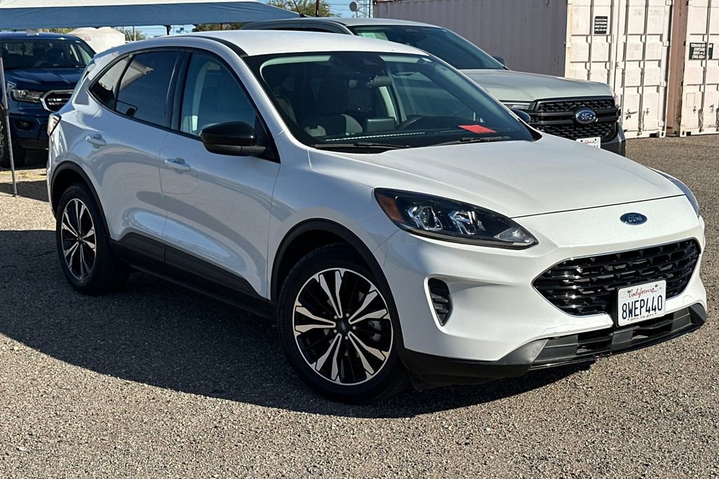 Used 2021 Ford Escape SE w/ SE Sport Appearance Package image 2