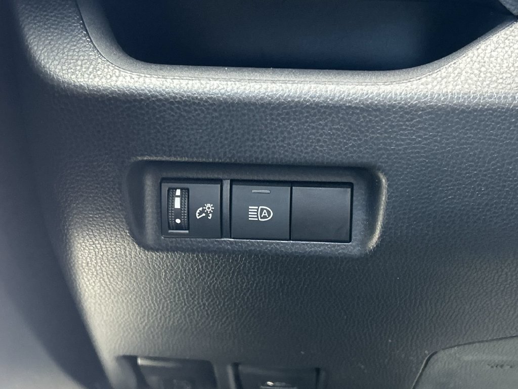 Used 2025 Toyota RAV4 XLE FWD image 21