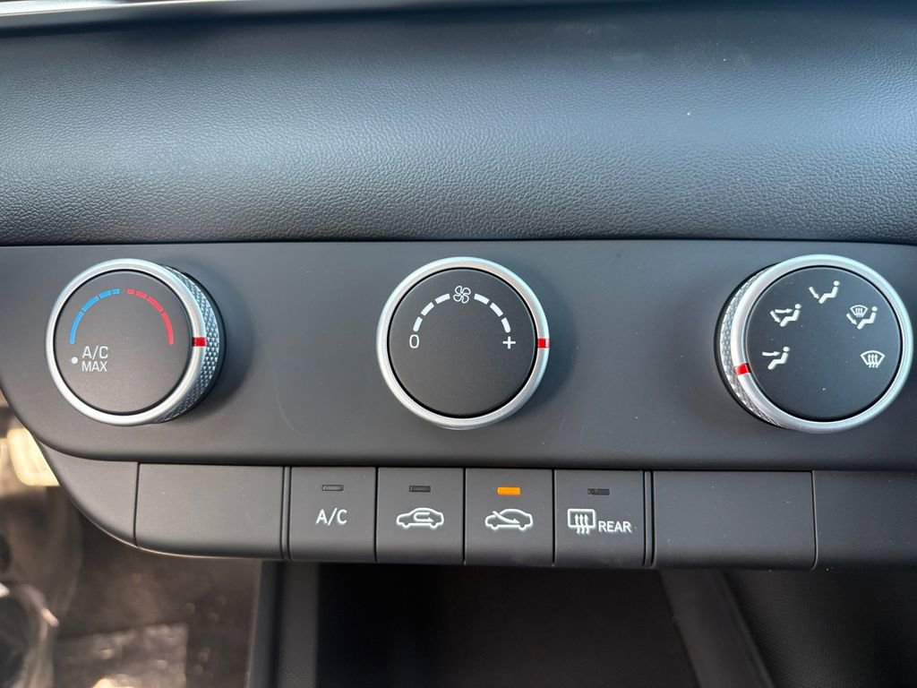 New 2026 Hyundai Elantra SE FWD image 17
