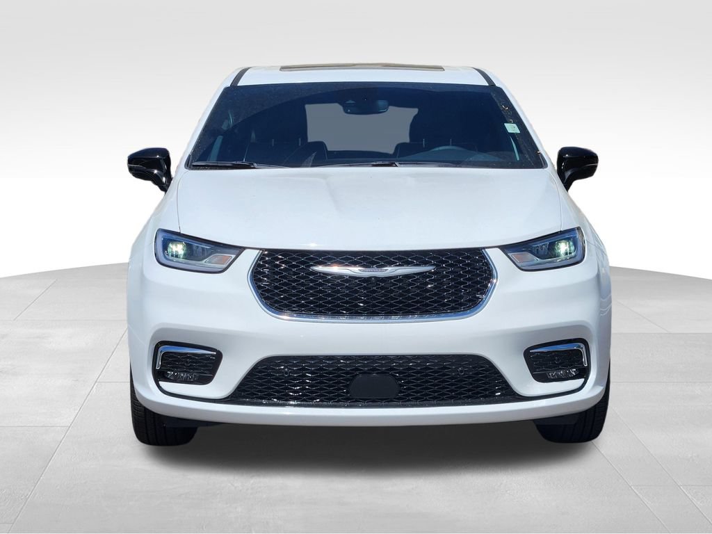 New 2026 Chrysler Pacifica Limited AWD/4WD image 2